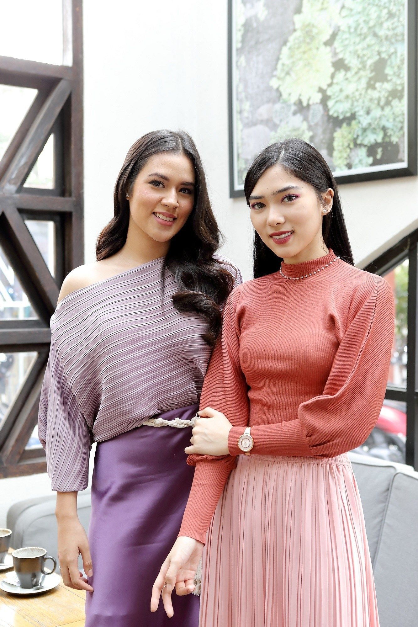 Raisa dan Isyana di konferensi pers Sunsilk #TakTerhentikan di Ecology Bistro, Kemang, Jakarta Selatan.. (Foto: Dennie Ramon)