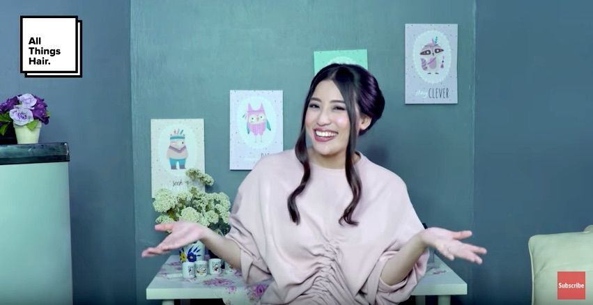 Tampilan akhir sexy loose updo.