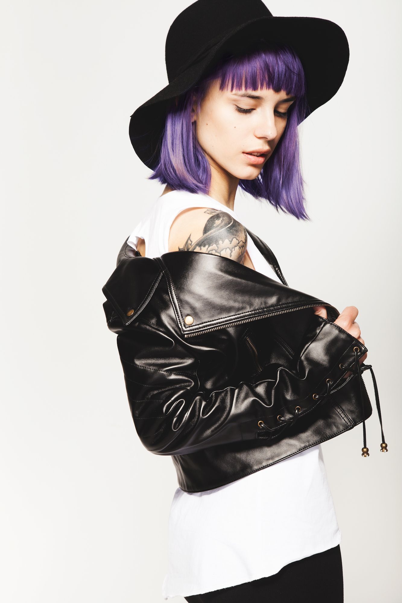 Gaya bold cocok untuk kamu yang berkulit putih. (Foto: Shutterstock)