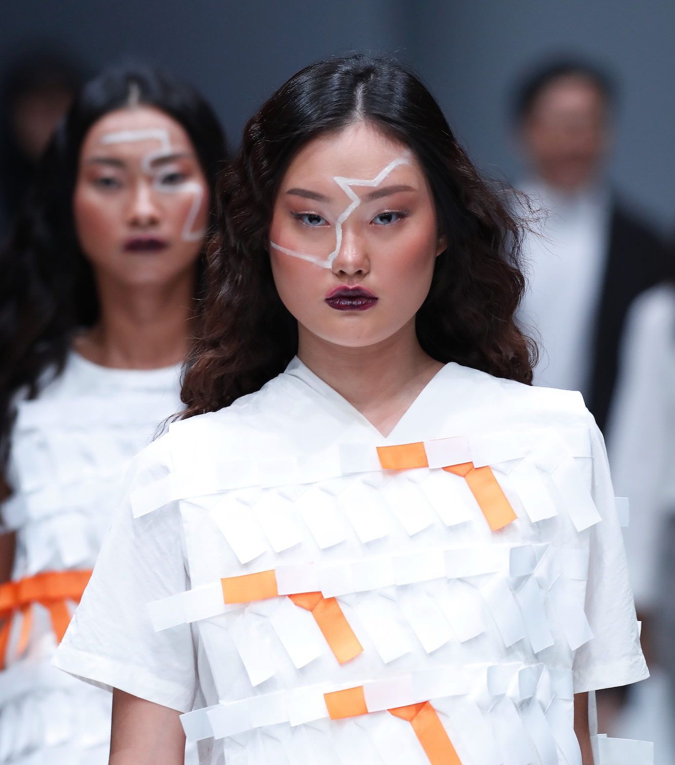 Gaya keriting wavy ‘mool gyul’ sangat terkenal di Korea hingga kini. (Foto: Jakarta Fashion Week 2018)