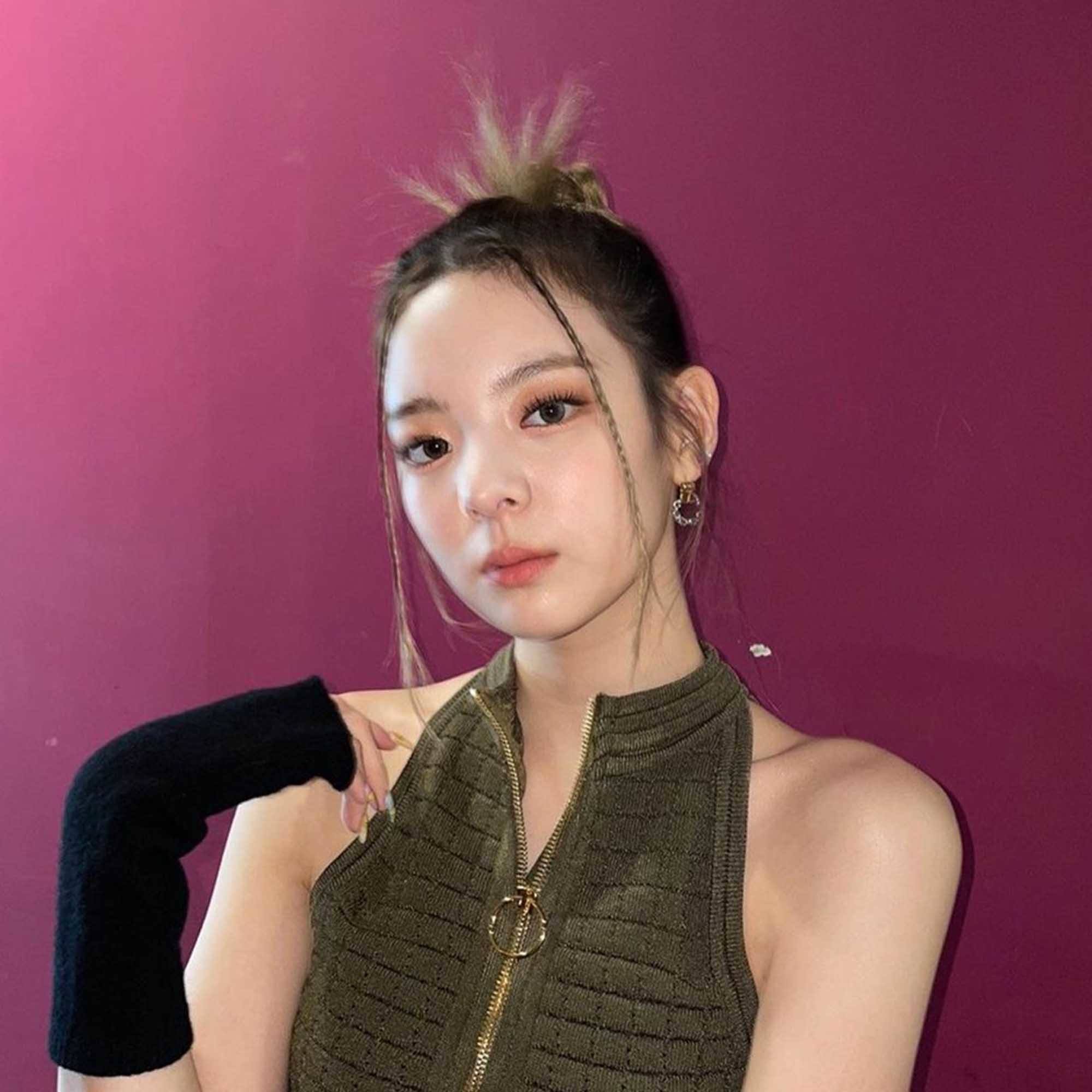 Rambut diikat atau diturunkan, model kepang ini sama cantiknya. (Foto: instagram/itzy.all.in.us)