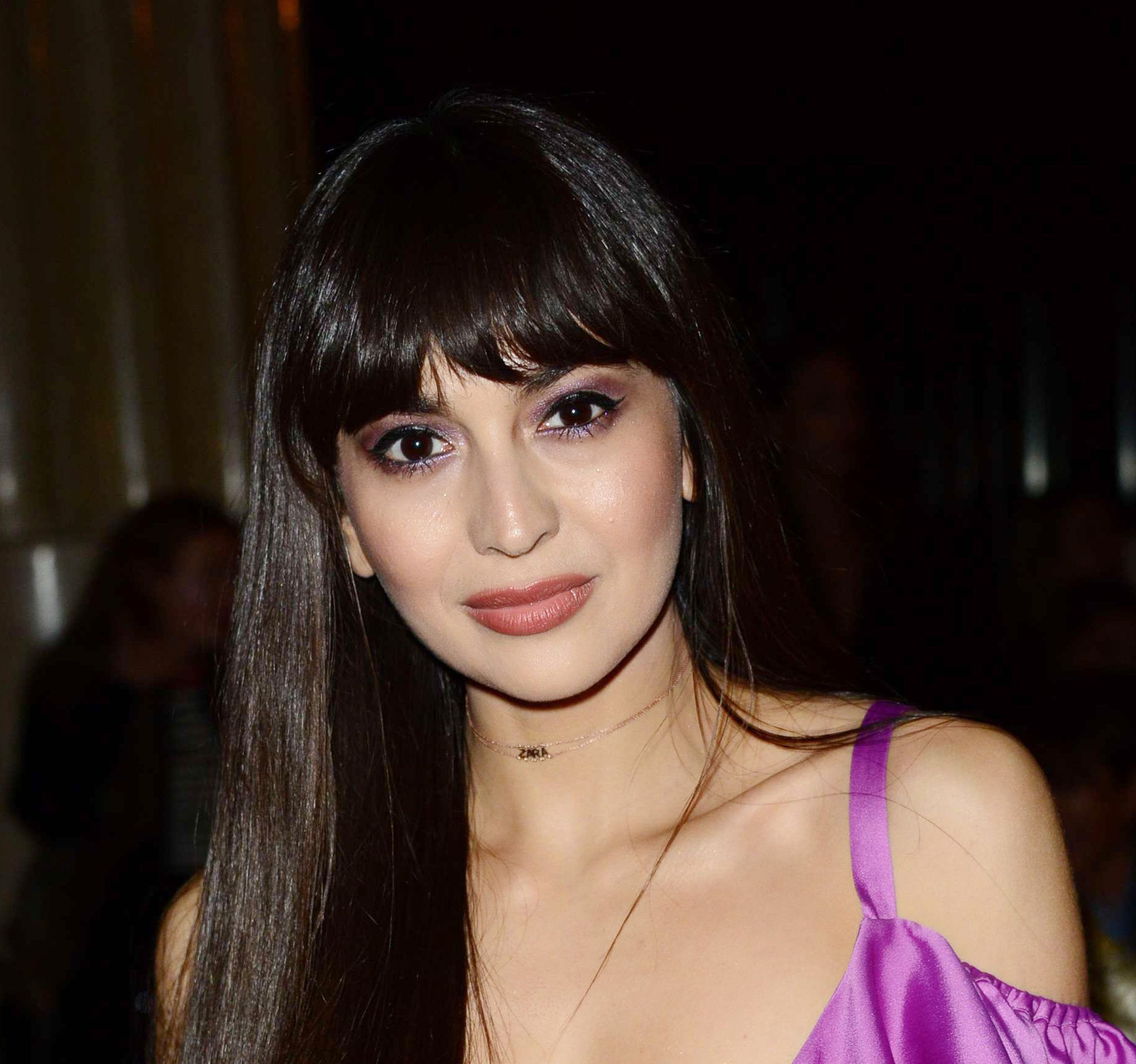 Berikan layer tipis pada ujung poni depanmu. (Foto: REX by Shutterstock)