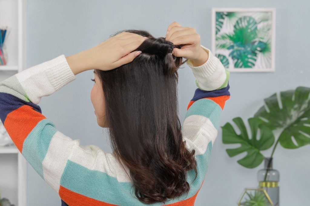 wanita asia dengan rambut panjang