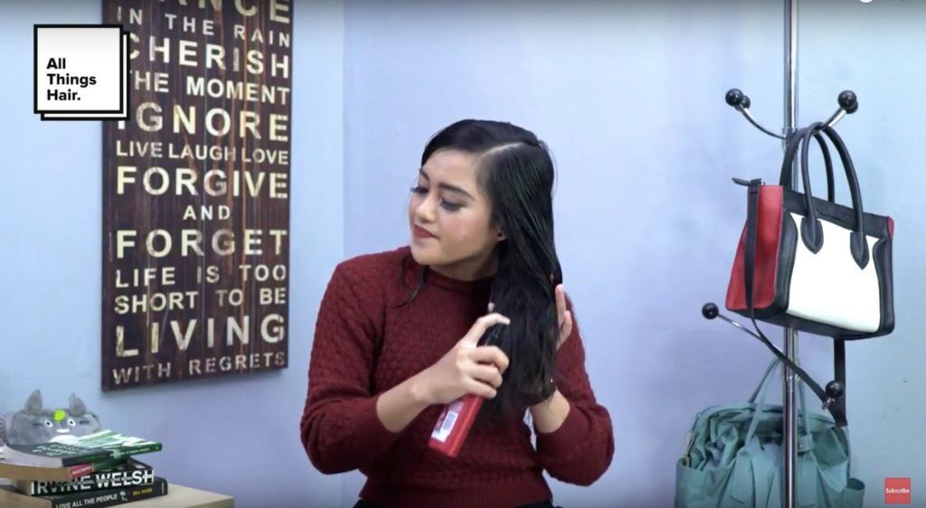 Langkah pertama memakai heat protection spray