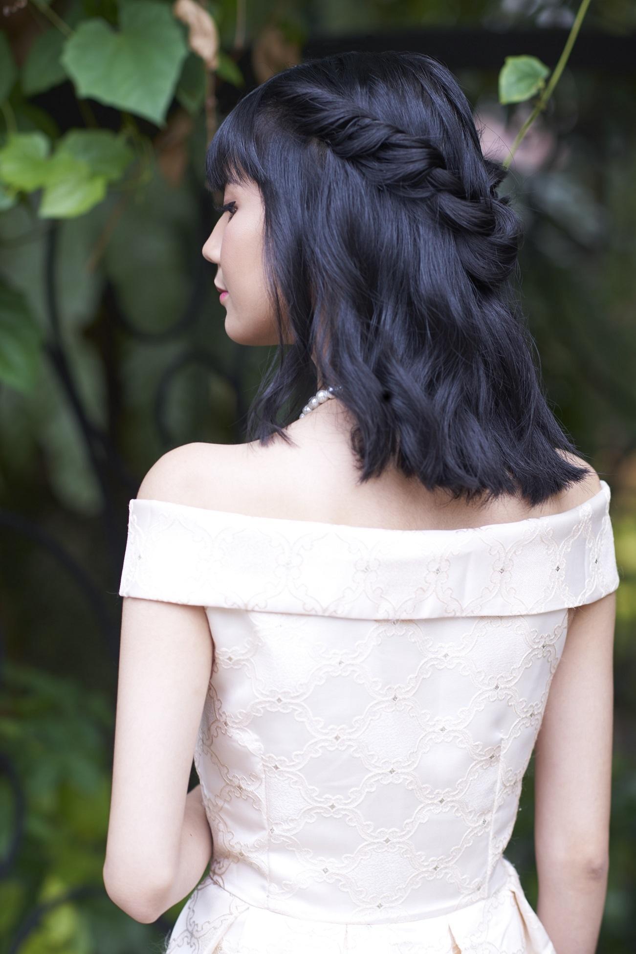 Model rambut kepang Twisted Crown Braid (Foto: Hariono Halim)