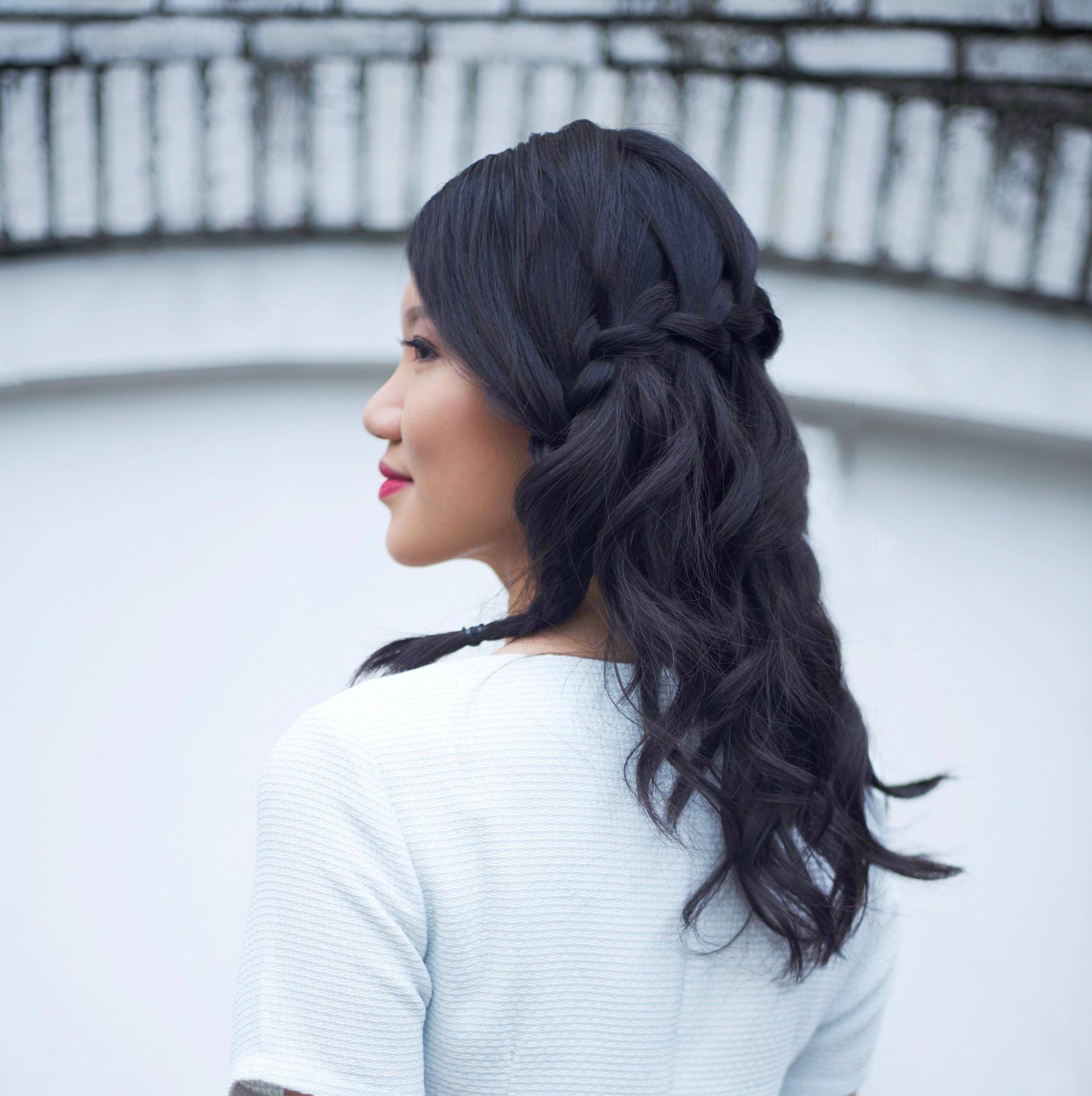 Waterfall braids juga cukup mudah dibuat, lho. (Foto: All Things Beauty)