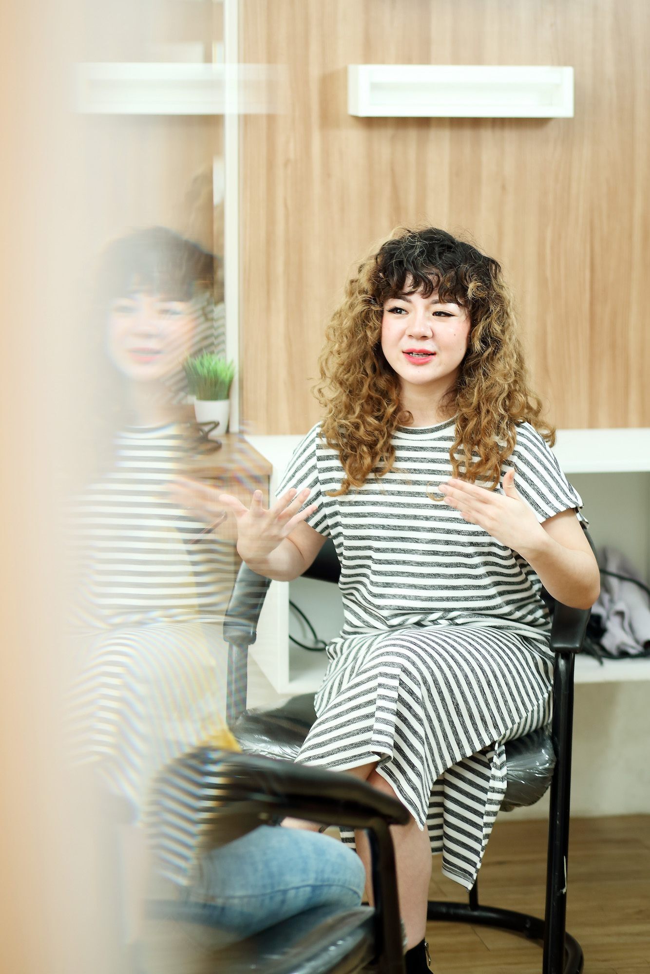 Mencintai rambut keriting a la Gracia Indriani