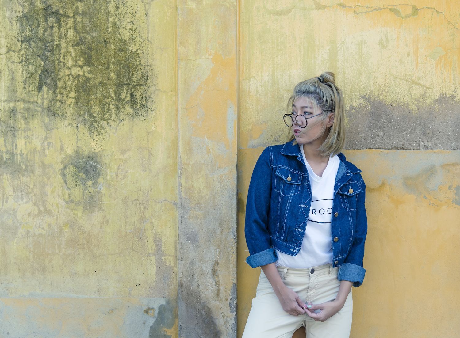 Selain untuk rambut panjang, rambut pendek juga cocok dengan top knot. (Foto: Shutterstock)
