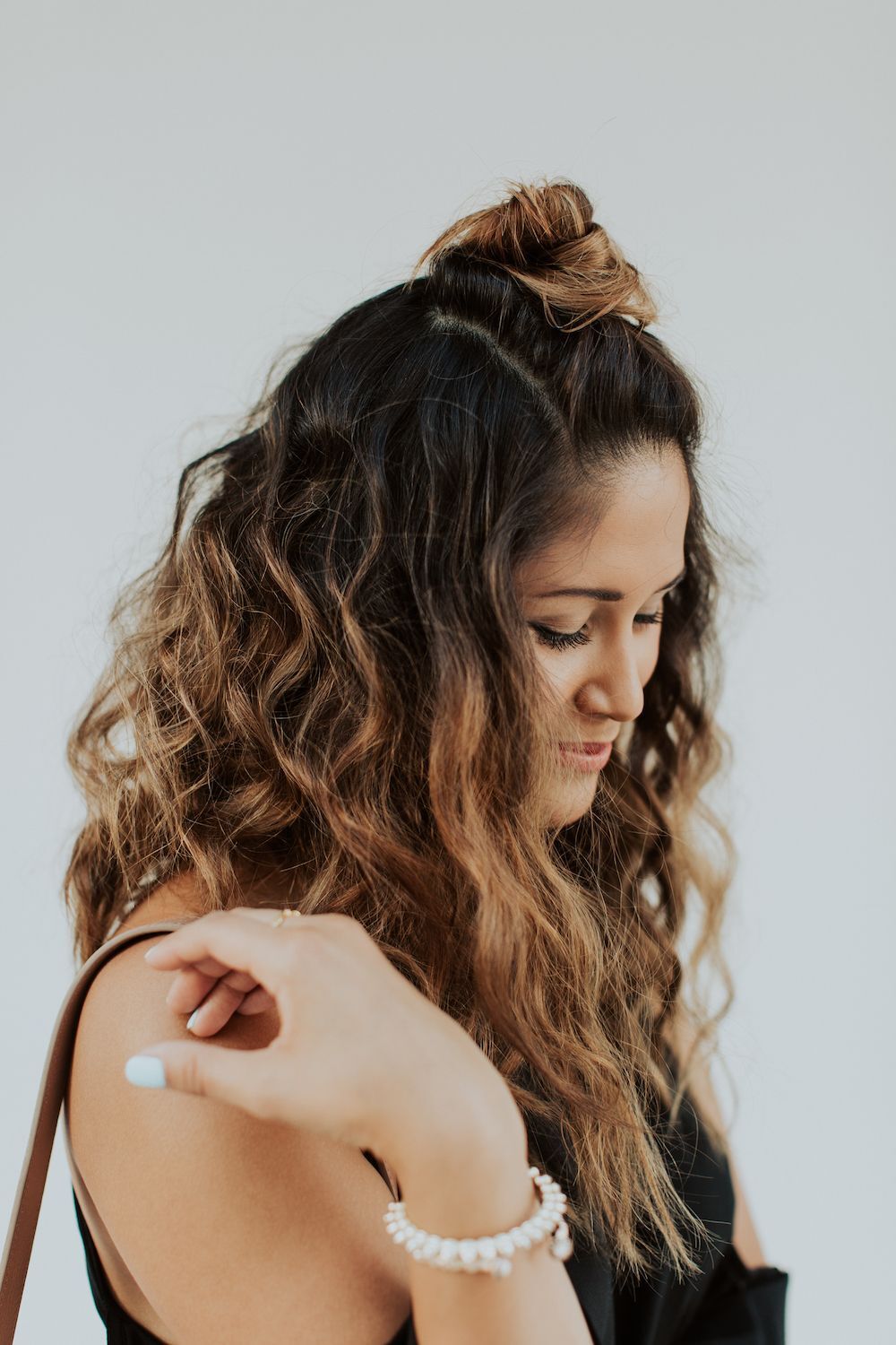 Model rambut ini juga cocok untuk rambut keriting. (Foto: Dvora)
