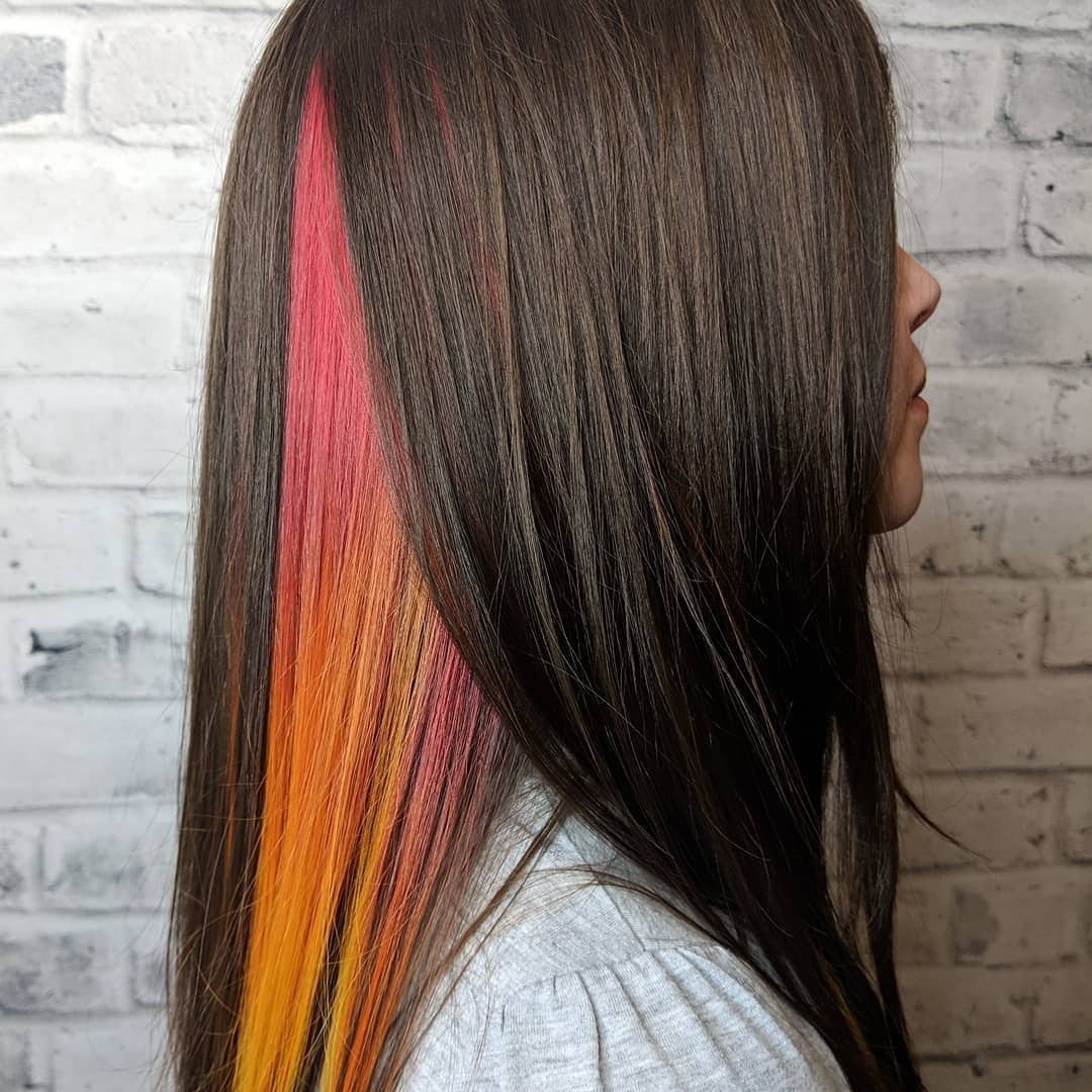 Paduan warna rambut cokelat dengan oranye dan pink. (Foto: Allthingshair UK)