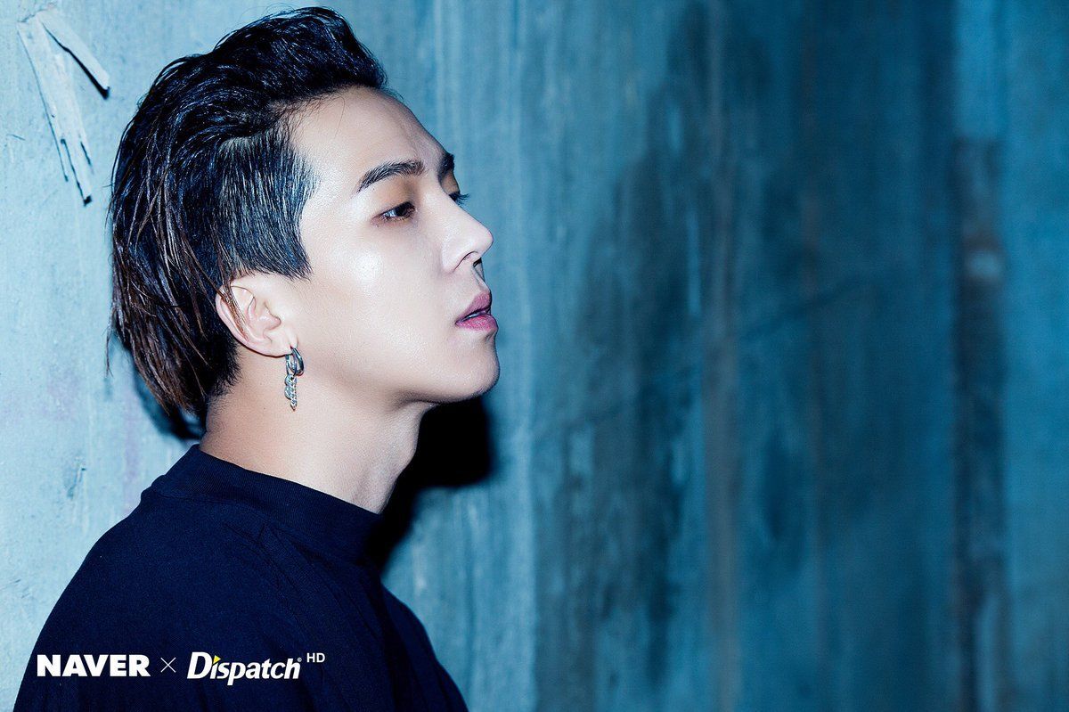 Undercut dengan rambut bagian atas yang lebih panjang. (Foto: Naver x Dispatch)