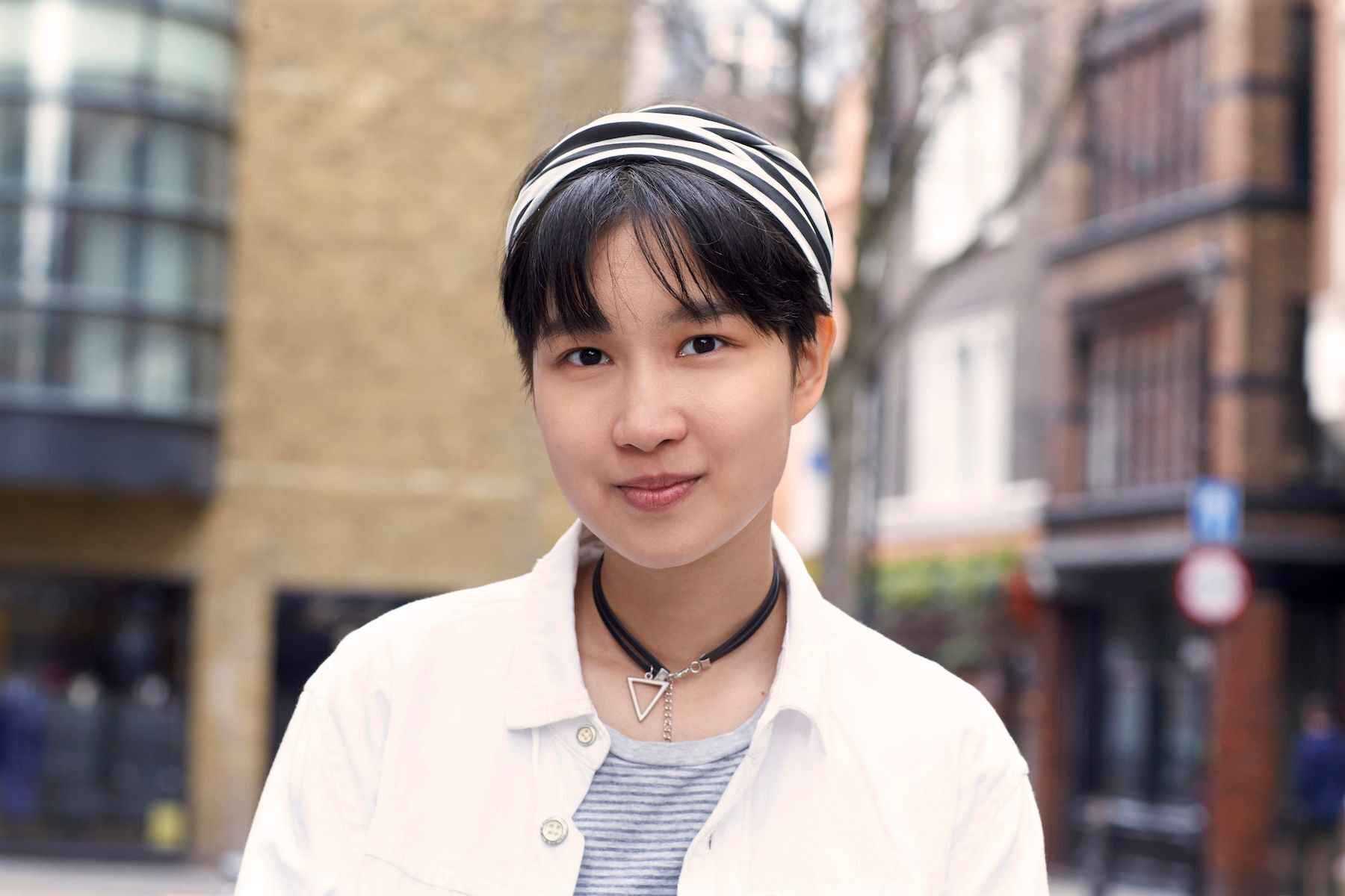 Bentuk poni ini cocok pada model rambut pixie. (Foto: Dvora)