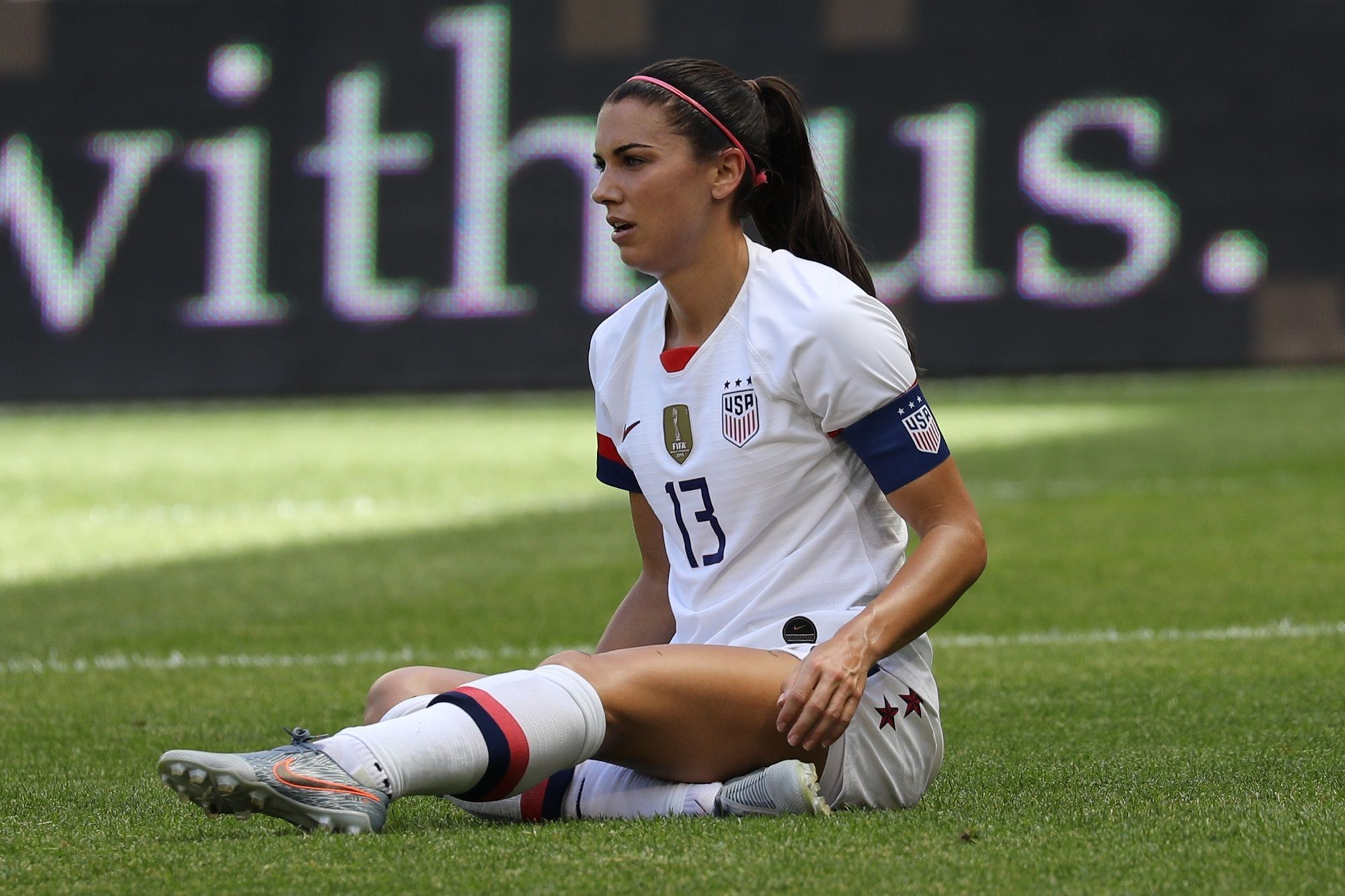 gaya rambut pesepak bola wanita alex morgan