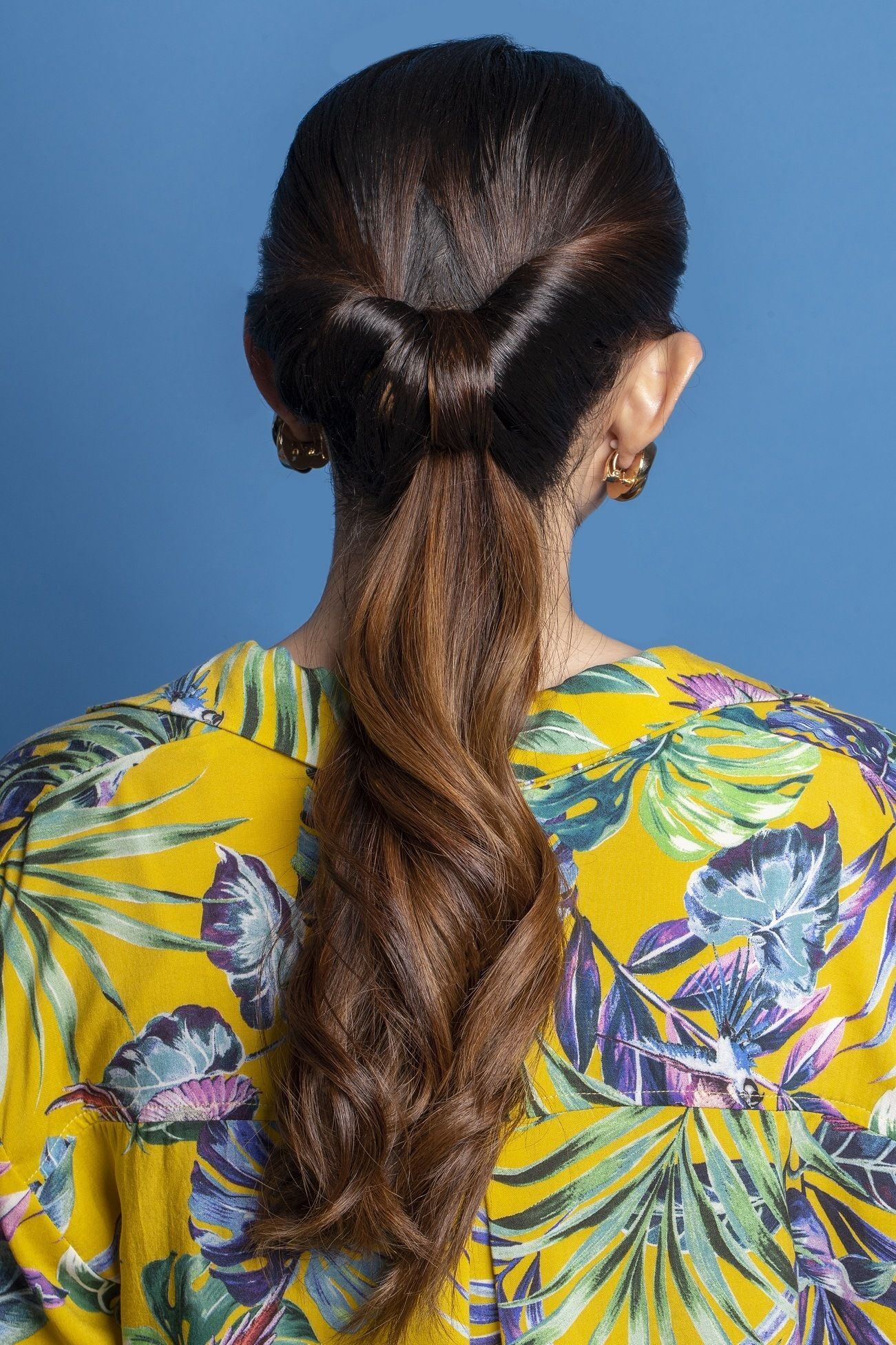 Gaya rambut looped in ponytail (Foto: Natasha Estelle)