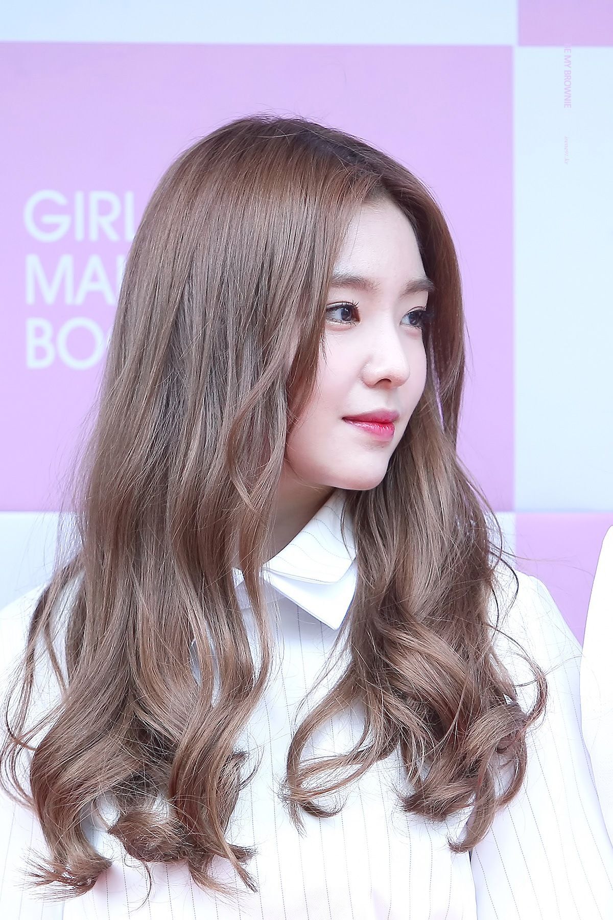 Warna rambut keabu-abuan yang sedang populer saat ini. (Foto: Be My Brownie)