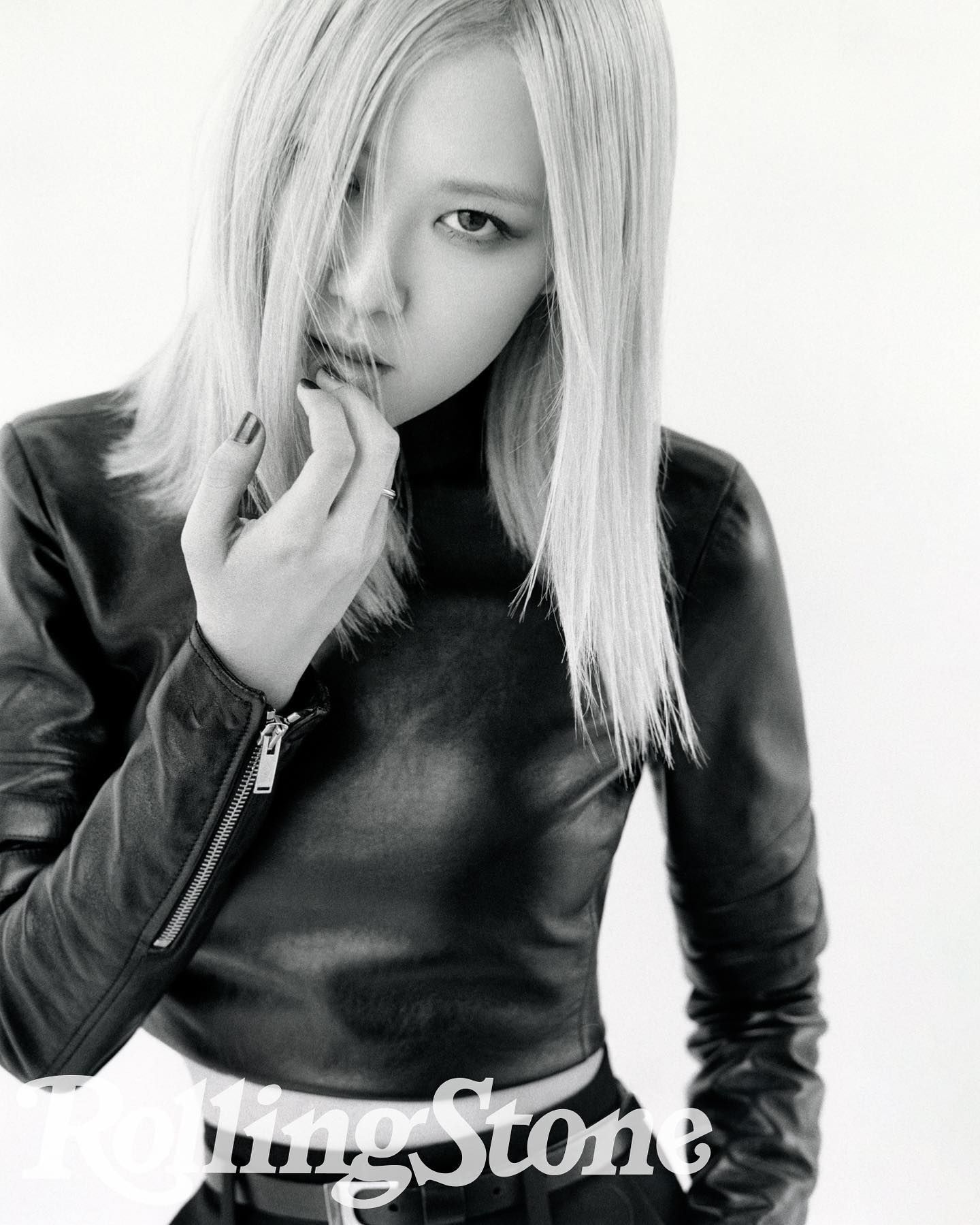 Rose Blackpink dengan potongan rambut lurus sebahu. (Foto: Instagram.com/rollingstone)
