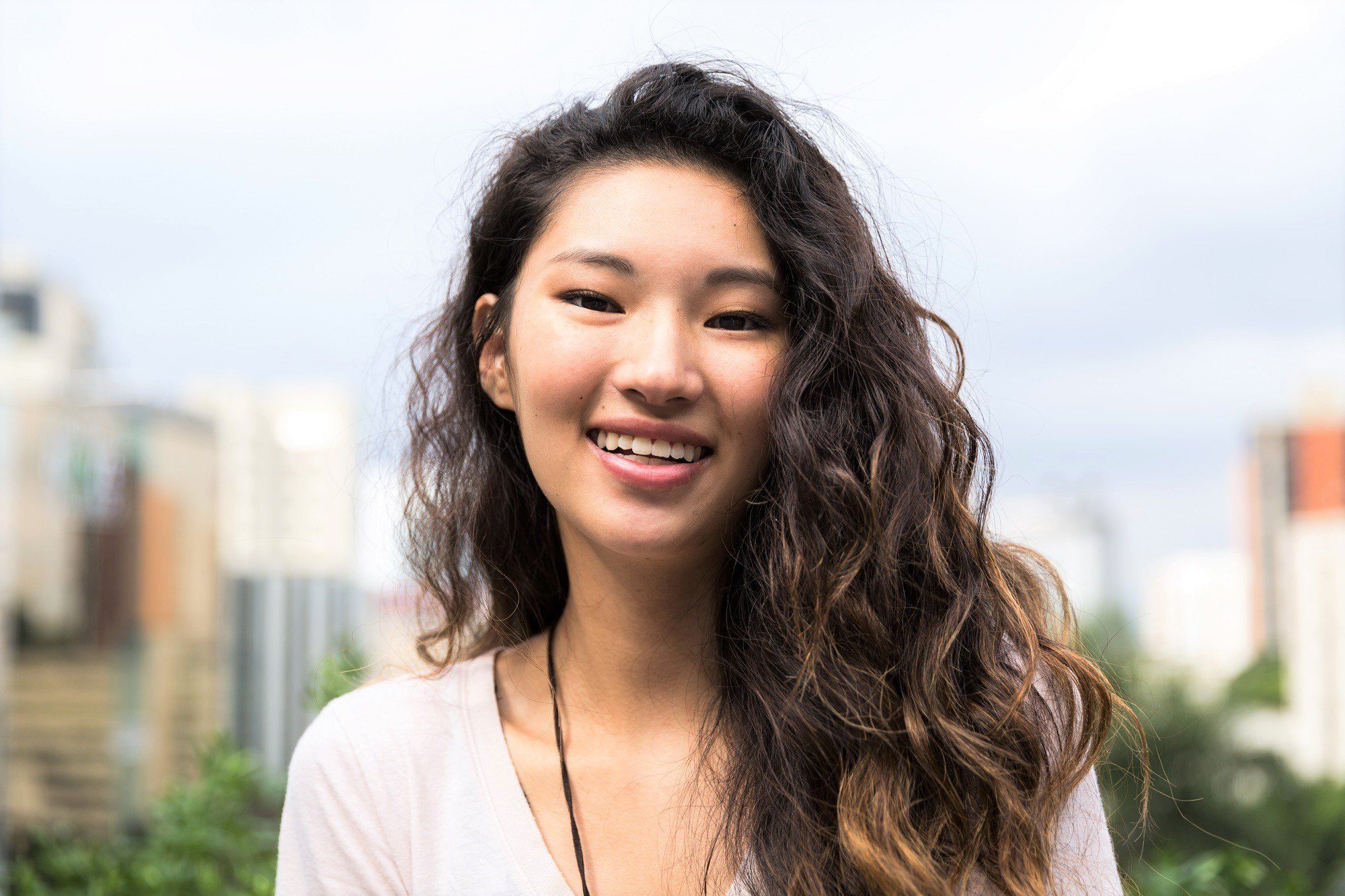 Kamu bisa mengecat rambut dengan aksen balayage untuk memberi volume ekstra pada rambut. (Foto: Shutterstock)