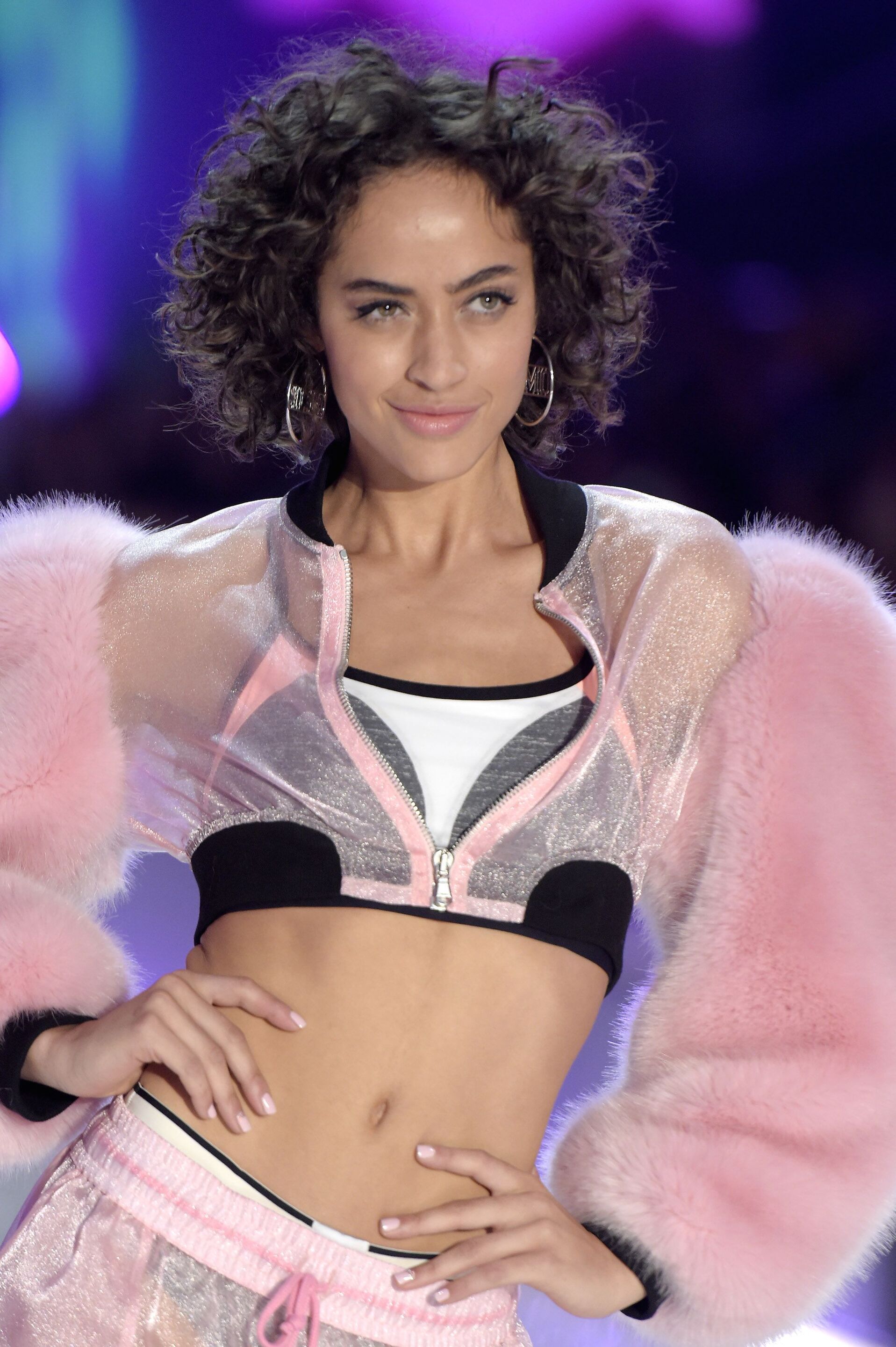 Untuk rambut keriting tipe kinks atau afro, the bigger the merrier, betul? (Foto: Shutterstock)