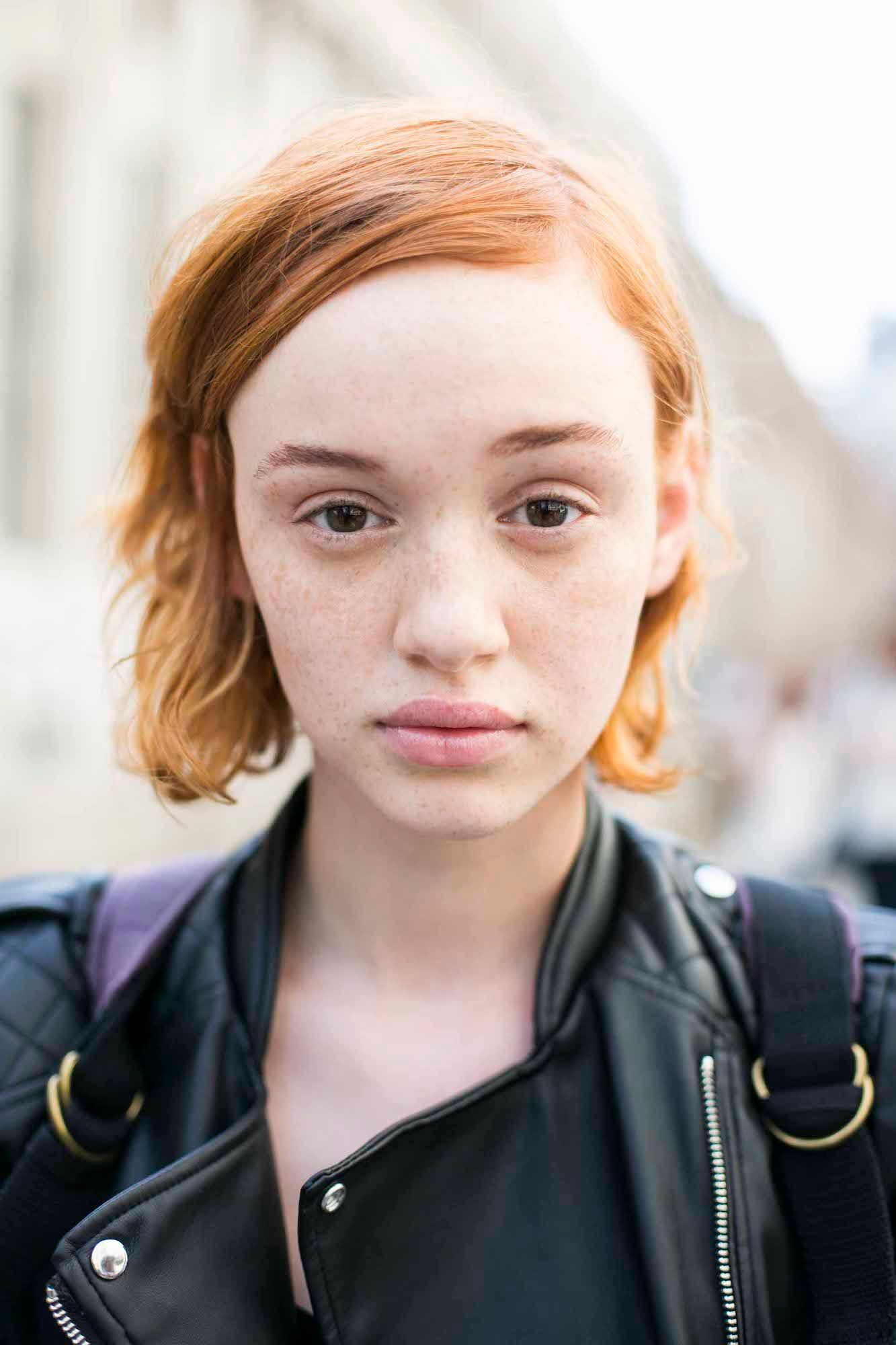 Gunakan sedikit produk rambut untuk menciptakan gaya wet look.(Foto: Indigitalimages.com)