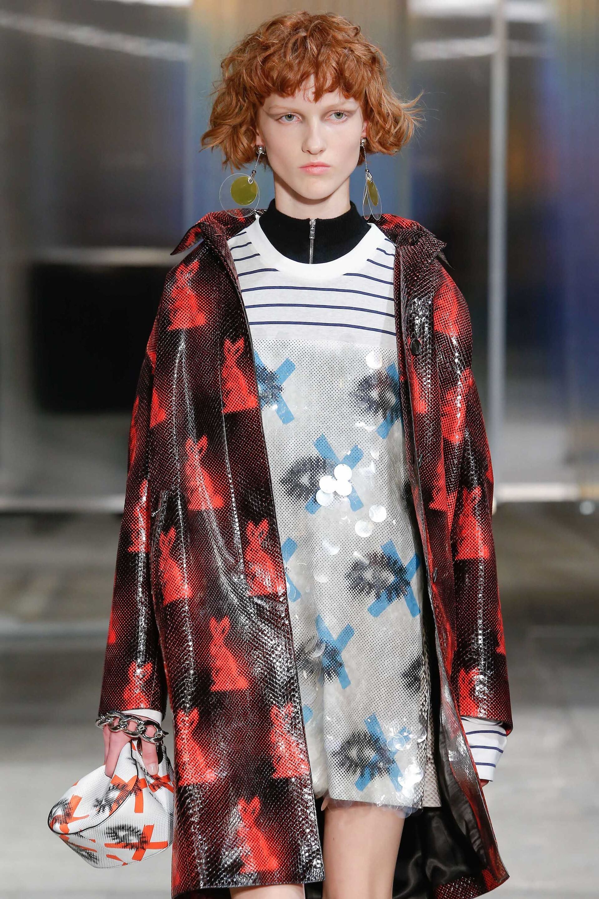 Tampil edgy dengan gaya ini! (Foto: Indigitalimages.com)