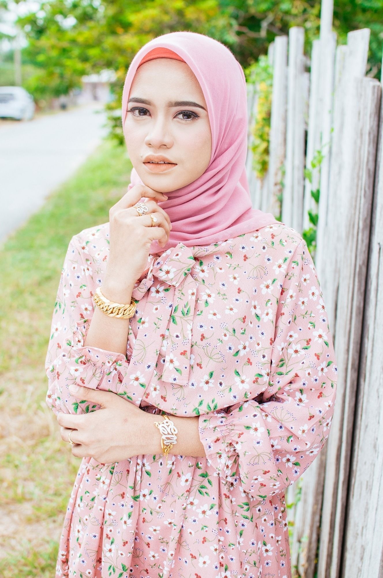 Warna pink dan corak floral. (Foto: Shutterstock)