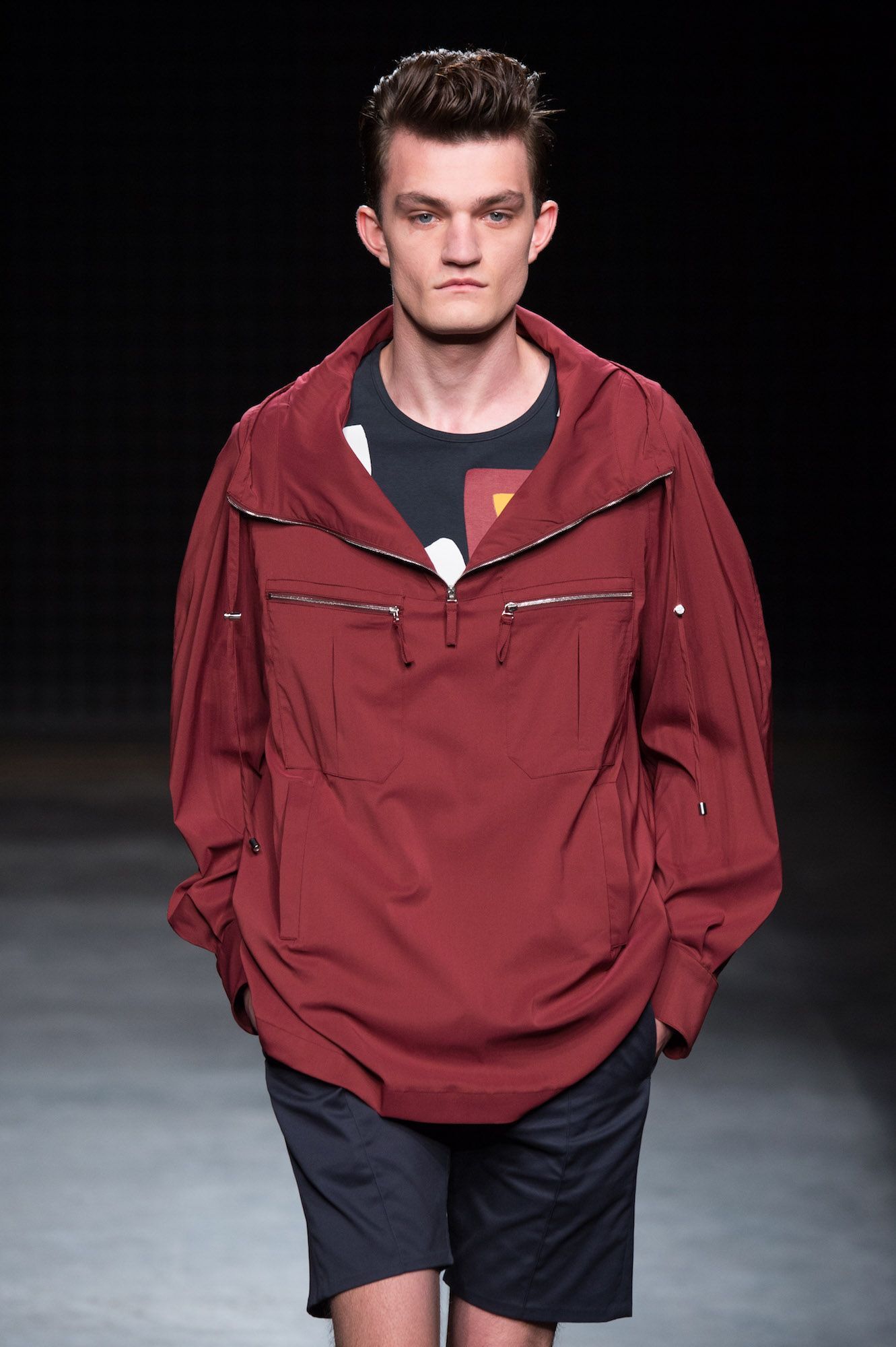 Cukur sisi-sisi samping rambut saja. (Foto: iStock by Getty Images)