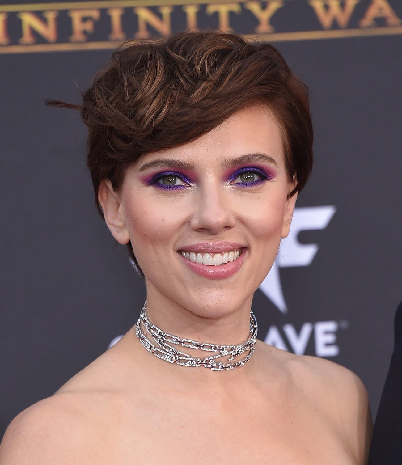 Scarlett Johansson dengan gaya rambut blunt pixie (Foto: Shutterstock)