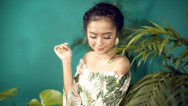 Side twist cocok untuk rambut tebal dan keriting. (Foto: Hariono Halim)