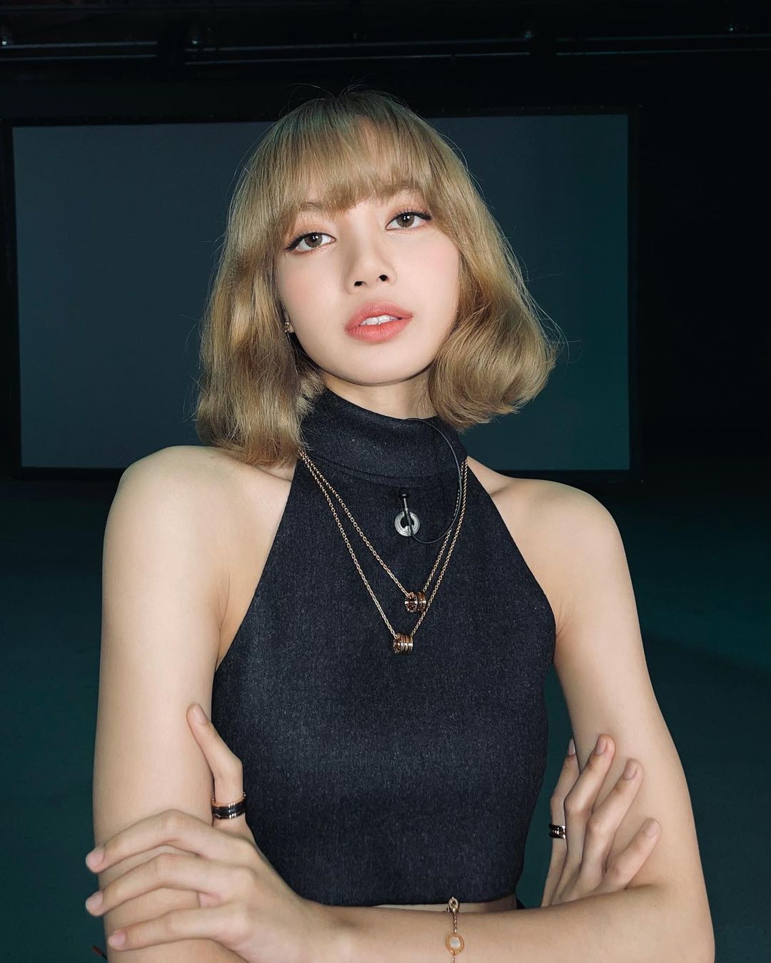 Gaya rambut bob warna caramel blonde yang cute. (Foto: Instagram/@lalalalisa_m)