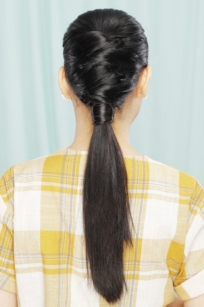 Wanita asia berambut hitam panjang diikat ponytail