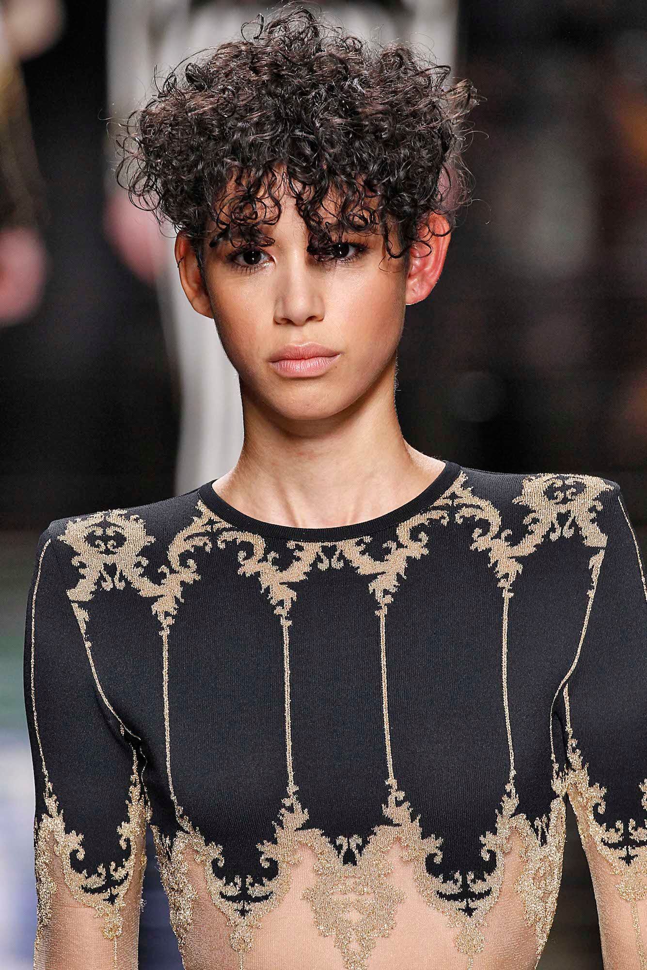 Model rambut keriting tipe 3A.