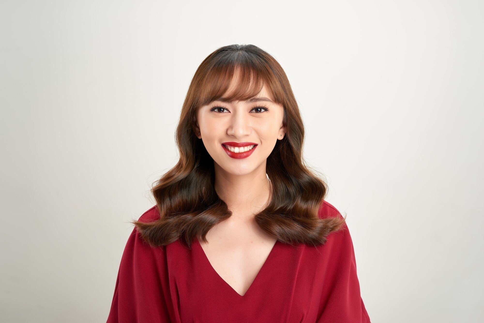 Rambut panjang bob dengan wavy klasik yang seragam. (Foto: Shutterstock)