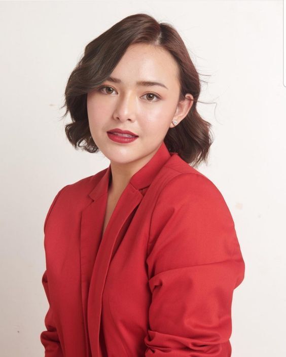 Tampil elegan dengan classic bob yang diikal. (Foto: Pinterest)