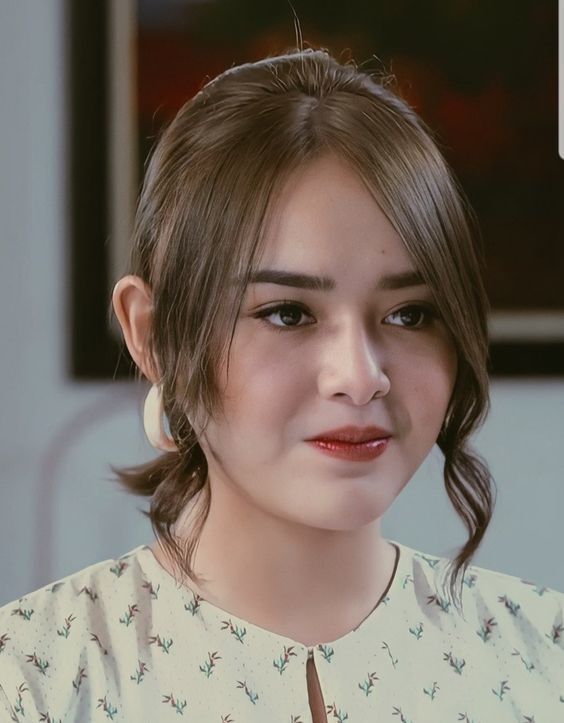 Ikal rambut untuk membingkai wajah. (Foto: Pinterest)