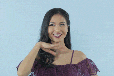 Wanita Asia dengan rambut panjang bergelombang