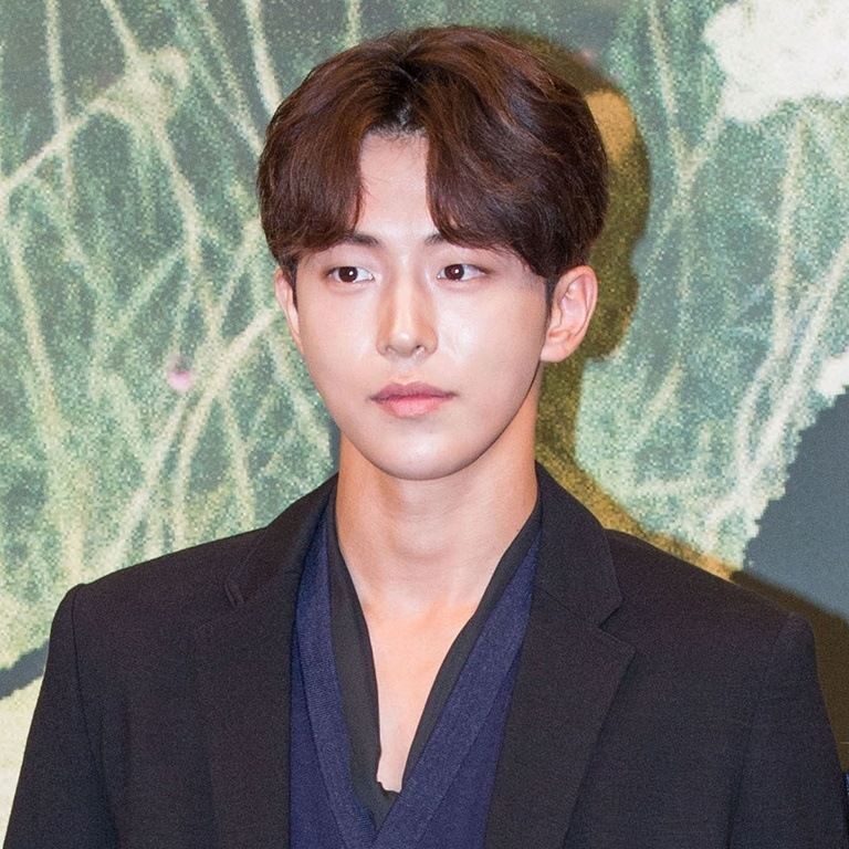 Model rambut belah tengah Nam Joo Hyuk. (Foto: TPG/Click Photos)