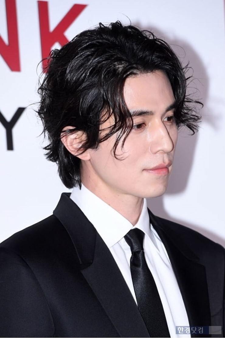 Coba model rambut pria Korea a la Lee Dongwook. (Foto: Koreaboo)