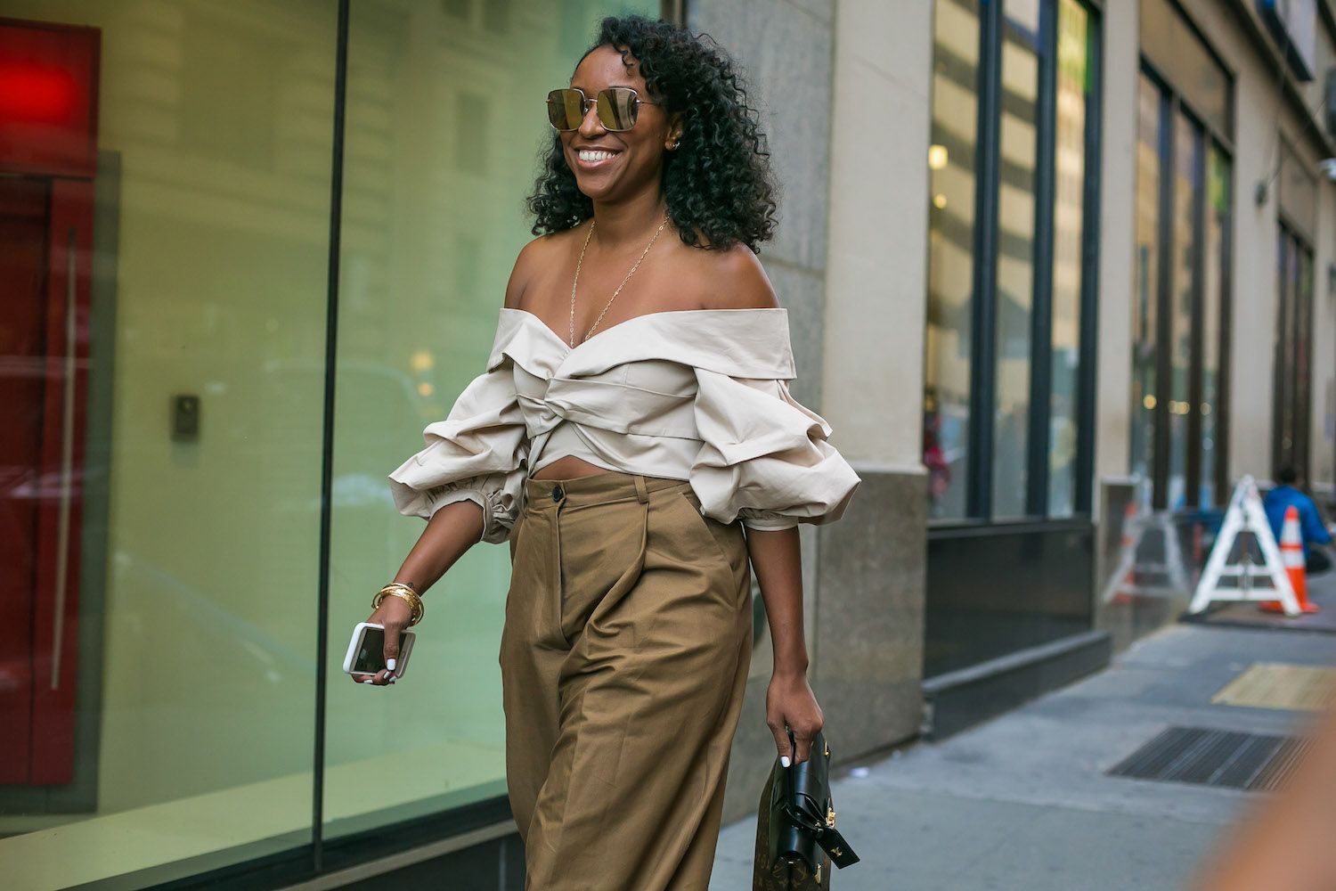 Rambut keriting pun cocok dengan model rambut ini. (Foto: Indigitalimages.com)
