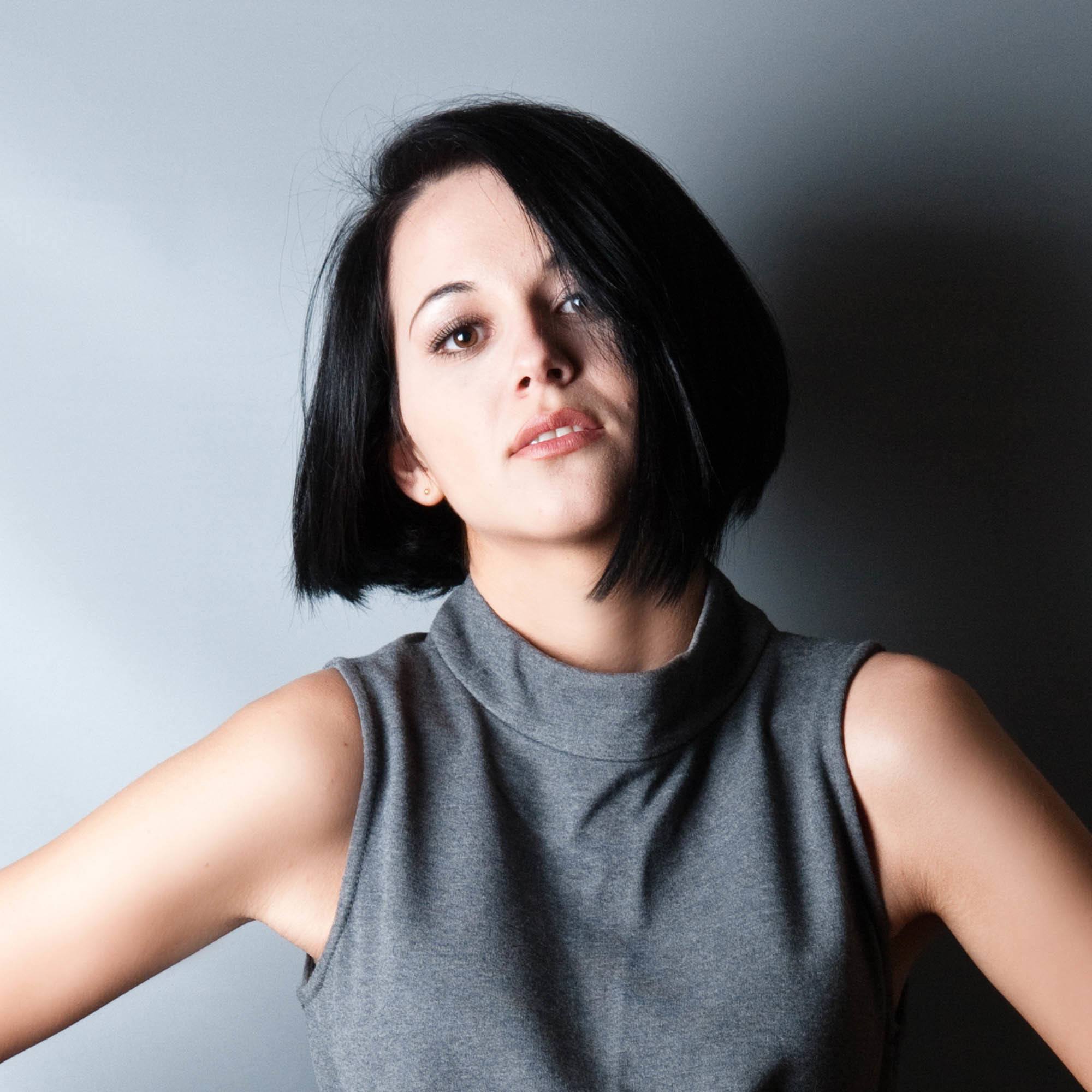Ujungnya yang ‘meruncing’ membingkai wajah dengan cantik. (Foto: Shutterstock)