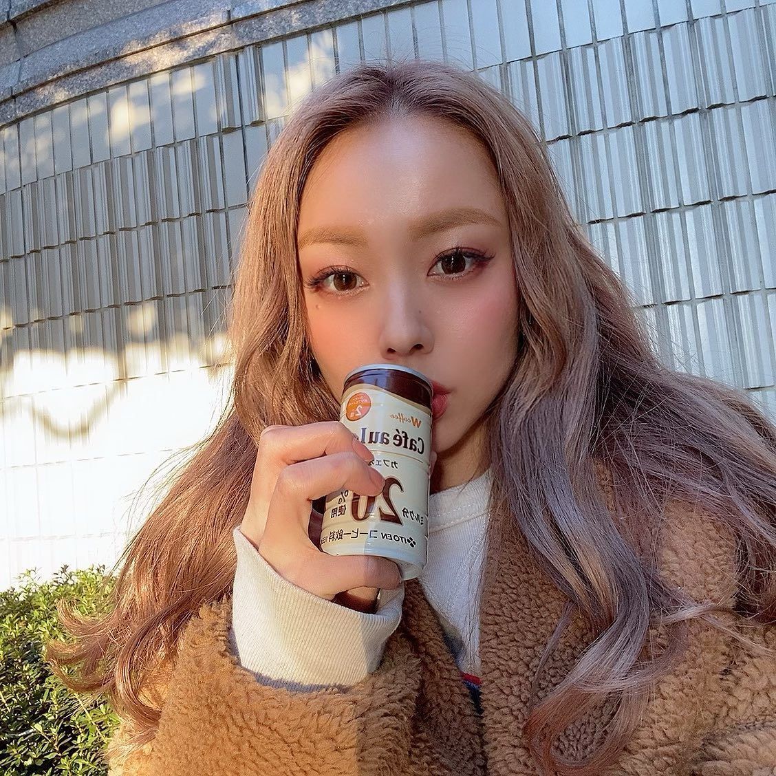 Milk tea hair dengan sentuhan warna ungu lavender. (Foto: Instagram.com/miyuki_hosoi)