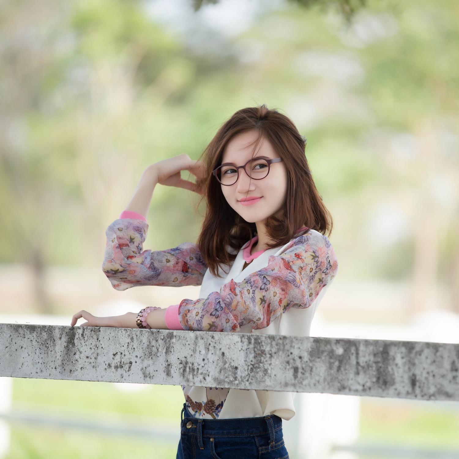 Kacamata oval cocok untuk gaya sehari-hari. (Foto: Shutterstock)