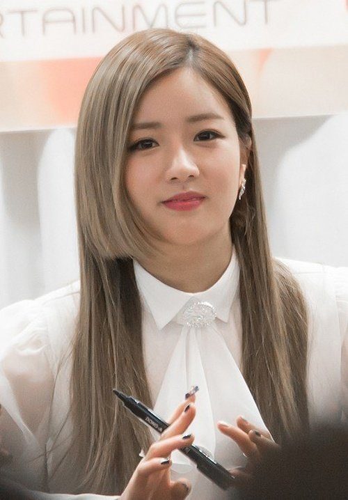 Side Hime Cut A La Yoon Bomi Apink. (Foto: Koreaboo)