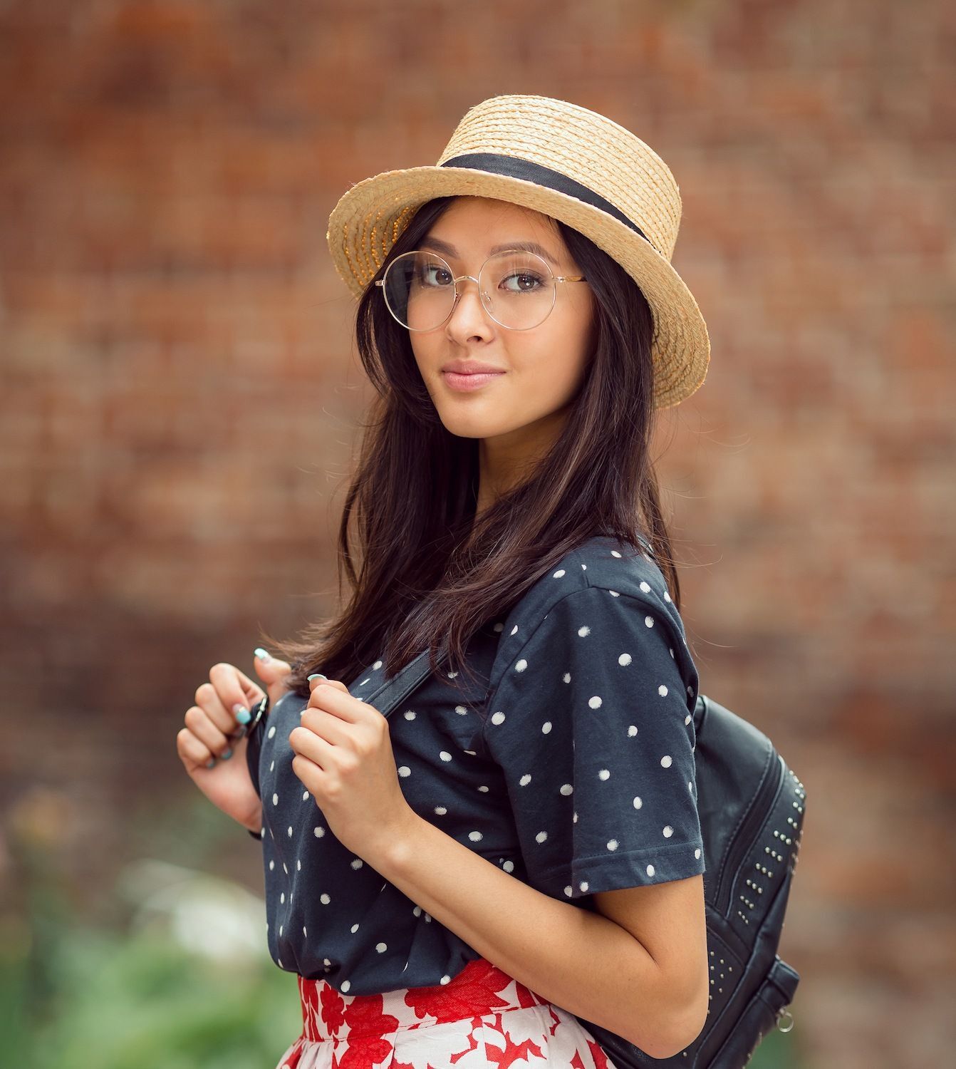 Kacamata bulat, vintage namun memberikan kesan modern yang keren. (Foto: Shutterstock)