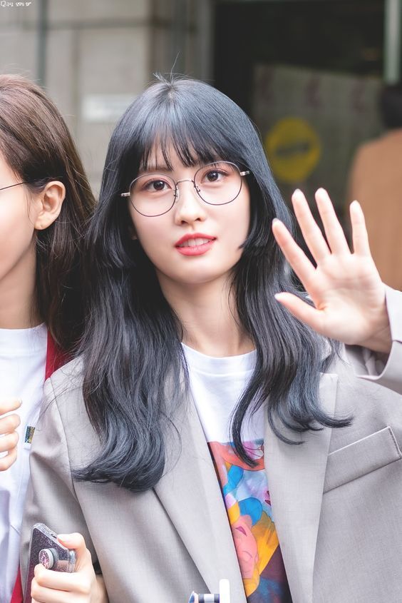 Aksen gelombang ini bikin rambut kelihatan lebih tebal dan bervolume! (Foto: All Kpop)