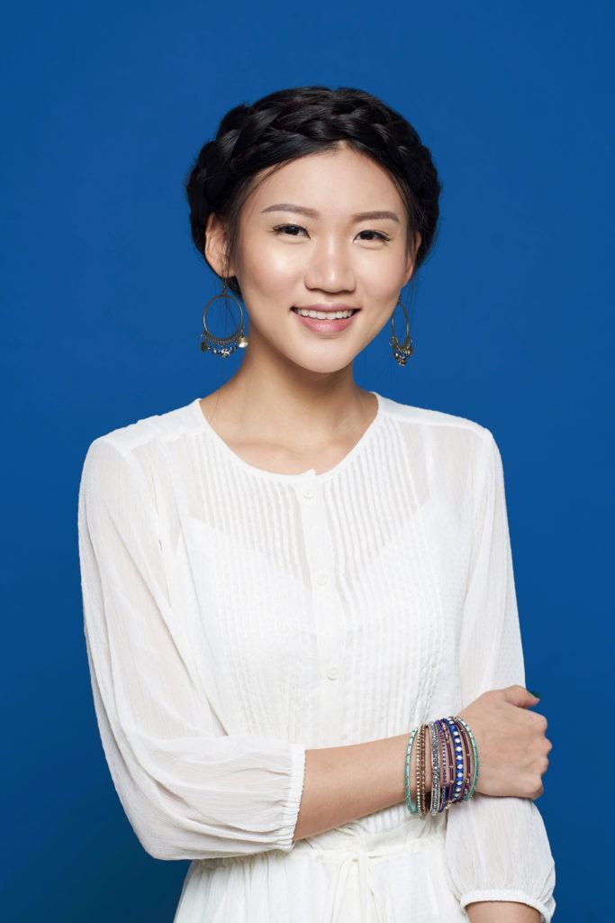 Wanita Asia dengan model rambut crown braid.