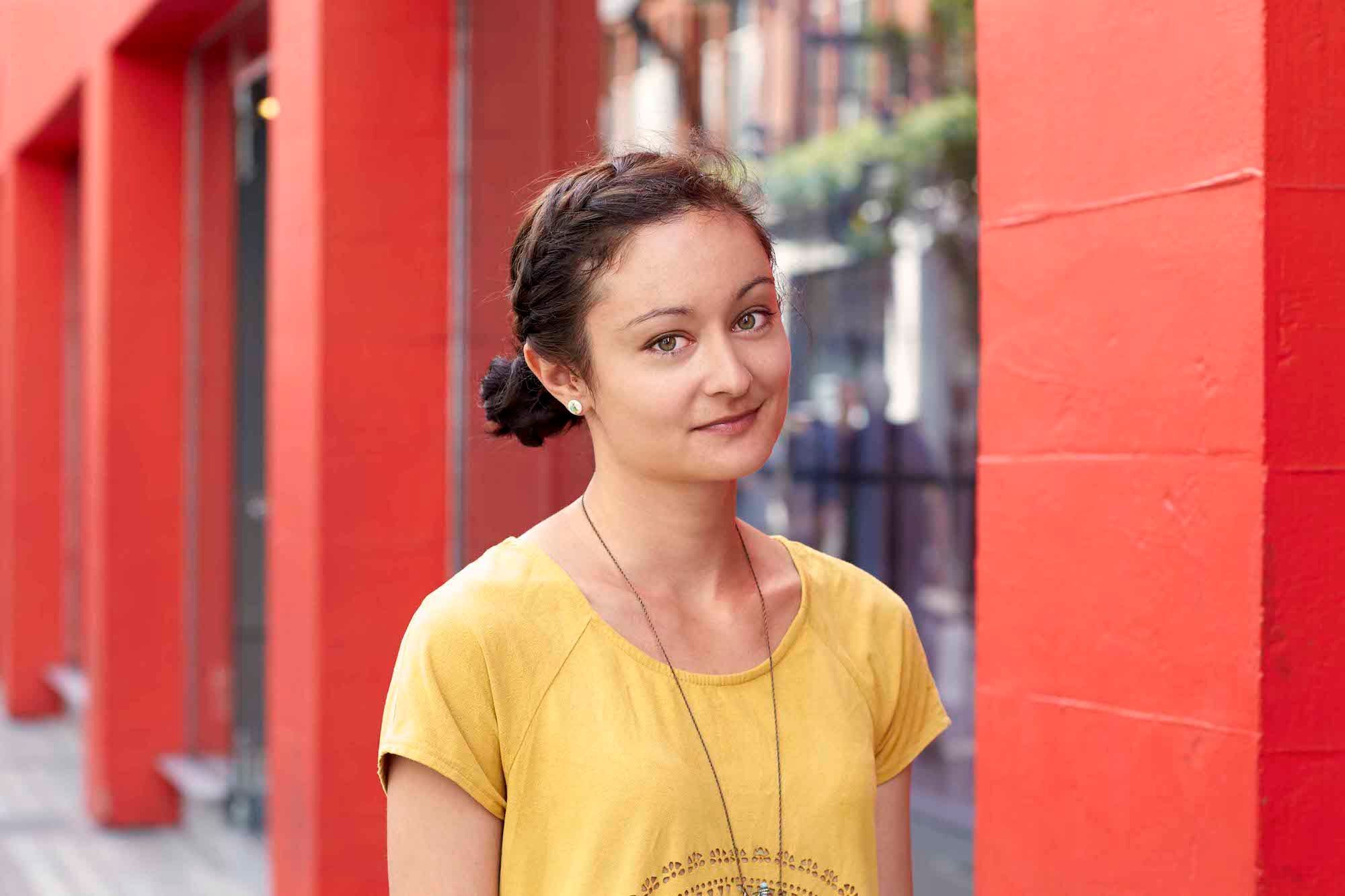 Jika punya rambut tebal, manfaatkan dengan model rambut kepang dengan empat jalinan. (Foto: Verity Jane Smith)