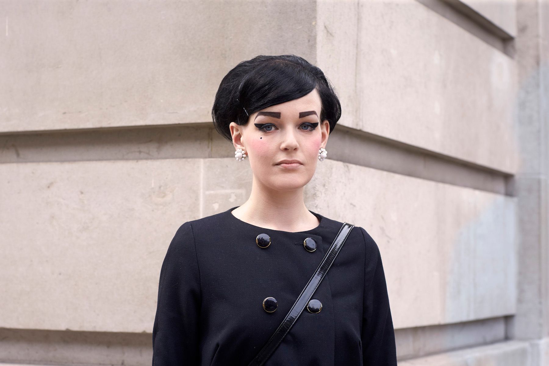 Model rambut bouffant pada rambut pendek. (Foto: Indigitalimages.com)