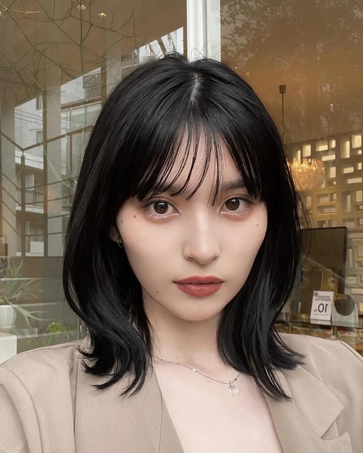 Tambahan see-through bangs pada potongan long bob makin mempermanis tampilanmu. (Foto: Instagram/goto_shunsuke0319)