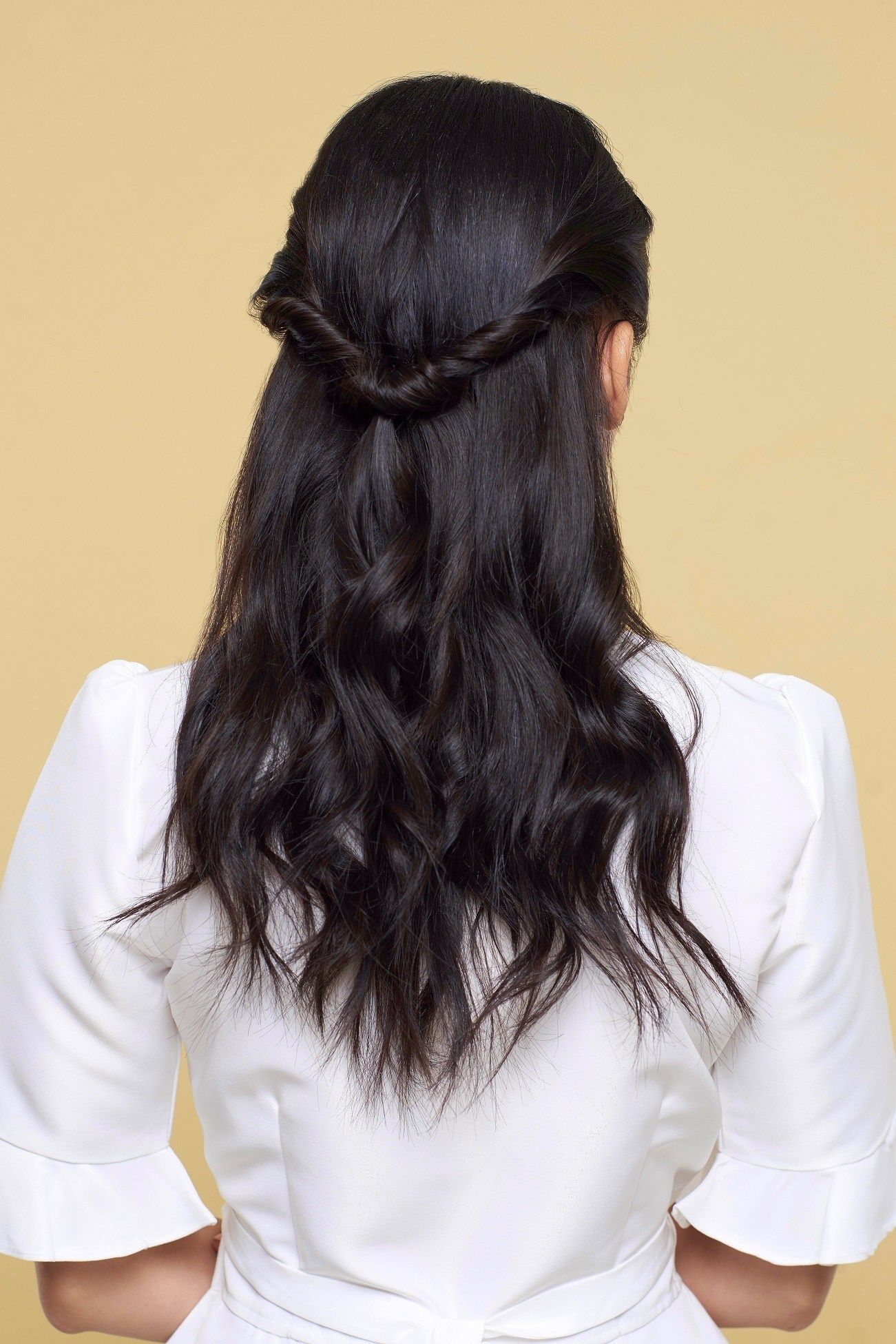 7 Cara menata gaya rambut prom dalam waktu singkat