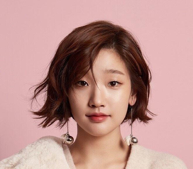 Mau coba gaya wavy bob pendek a la Park So Dam? (Foto: TPG News)